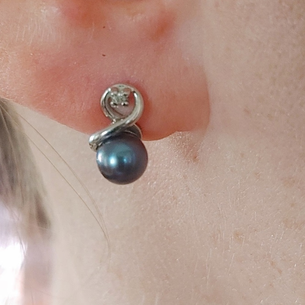 14k Tahitian Pearl Diamond Earrings